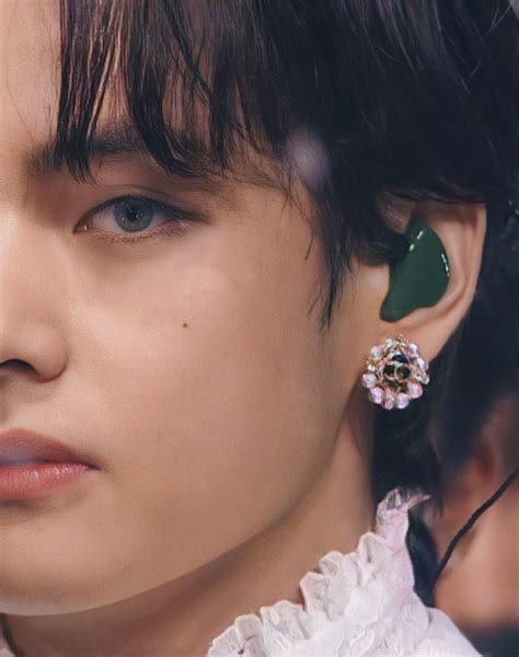 taehyung gucci clothes|taehyung gucci earring.